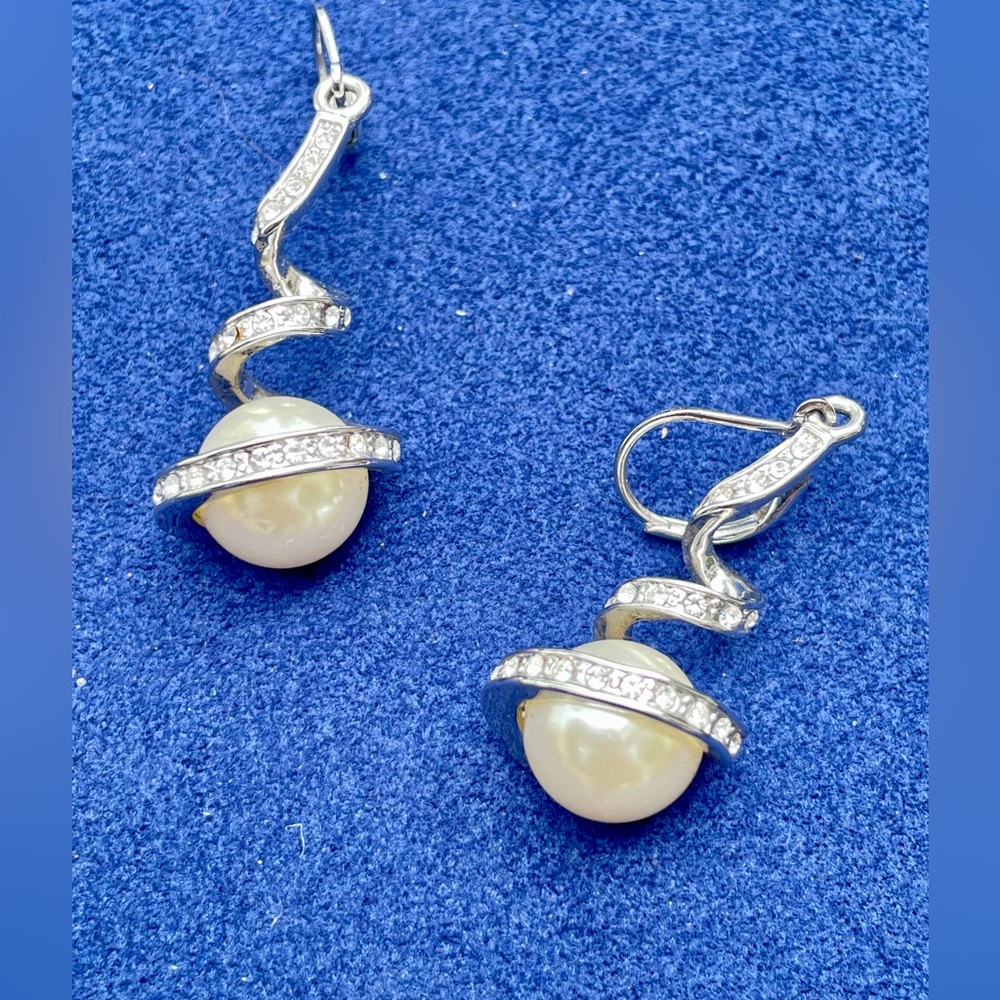 Womens White Gold Plated Faux Pearl Earrings
Spirals Rhinestones